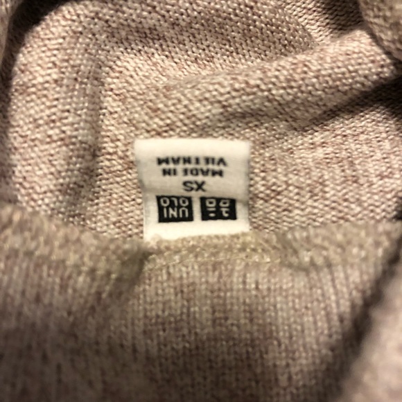 Uniqlo Fleece extremely soft sweater 10/10 quality - Picture 2 of 4
